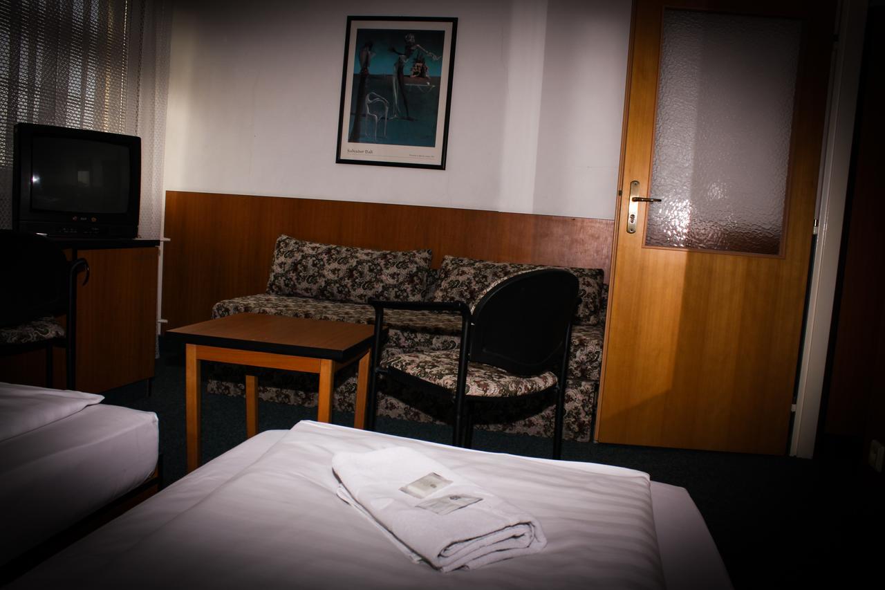 Hotel Morava Uherske Hradiste Luaran gambar