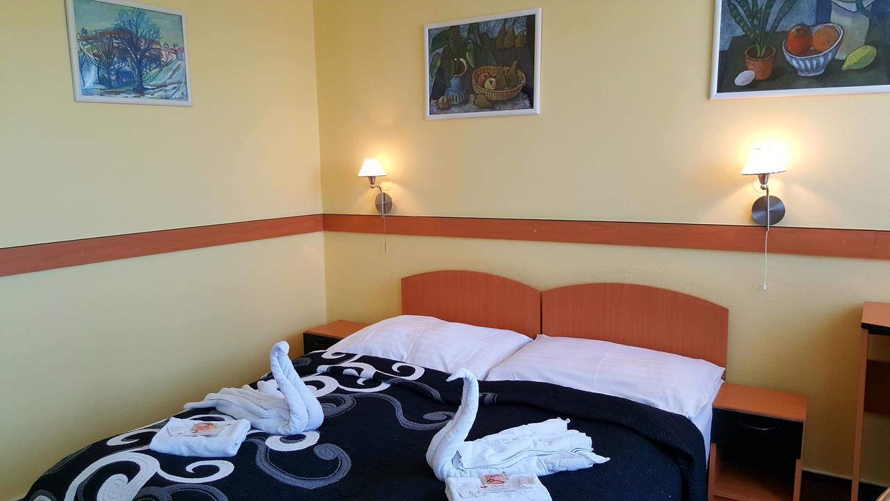 Hotel Morava Uherske Hradiste Luaran gambar