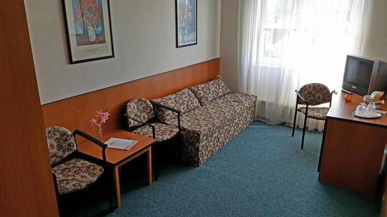 Hotel Morava Uherske Hradiste Luaran gambar